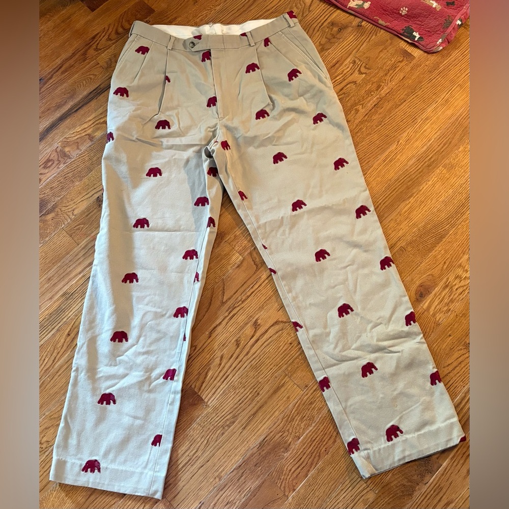 The Locker Room Khaki Pleated “Alabama” Pants, Size 34R, EUC
